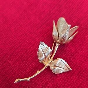 Elegant Gold Rose Brooch